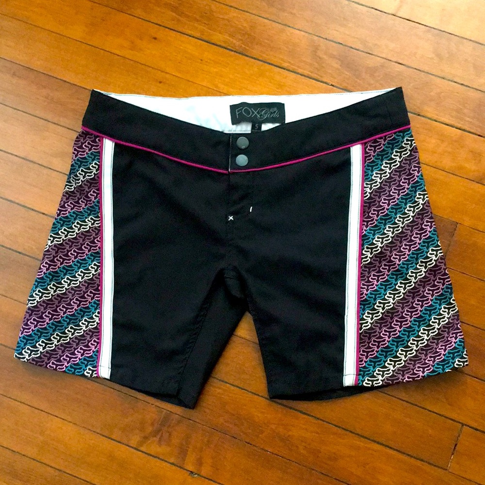 FOX GIRLS BOARD SHORTS SIZE 5